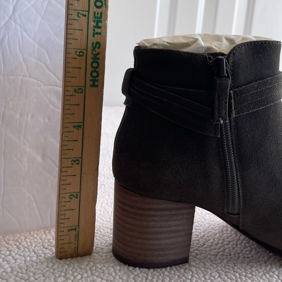 Violet and Red NWOB Jenna suede olive green leather bootie - Picture 10 of 10